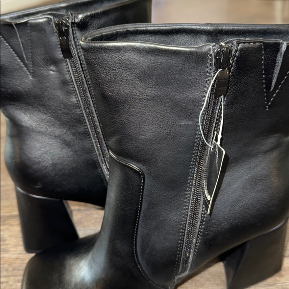 Torrid Square Toe Triangle Heel Bootie Black - Picture 8 of 12